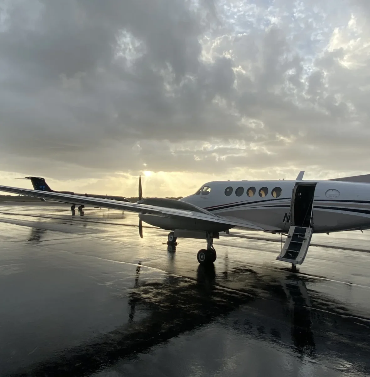 King air with door open waiting for passengers